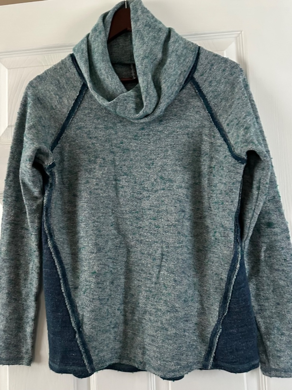 KUHL Nova Pullover Cowl Neck Blue Gray Color Block Women's Size Large EUC